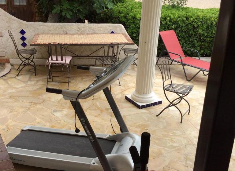 ペンション Villa Plein Sud à 900m Du Centre De Cavalaire Sur Mer   Chambre Climatisée   Piscine   Spa  Calme Et