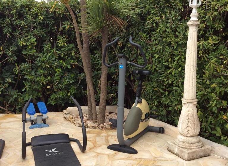 ペンション Villa Plein Sud à 900m Du Centre De Cavalaire Sur Mer   Chambre Climatisée   Piscine   Spa  Calme Et