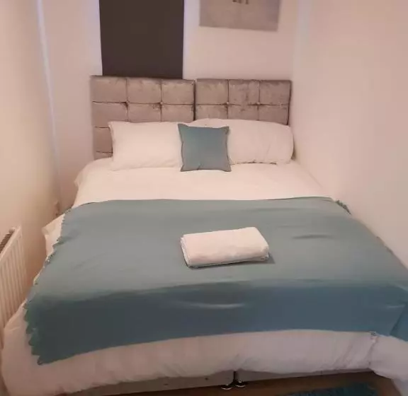Vetrelax Basildon Newly Refurbished 3bed House