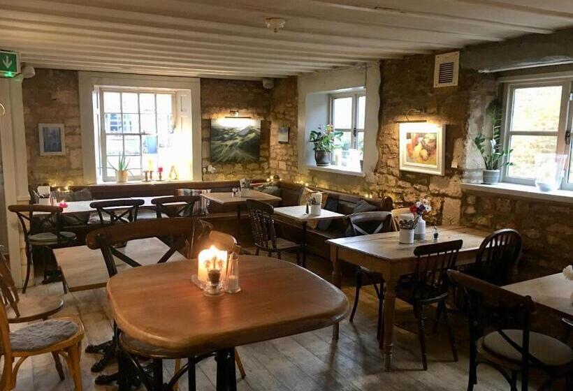 הוסטל The Mousetrap Inn