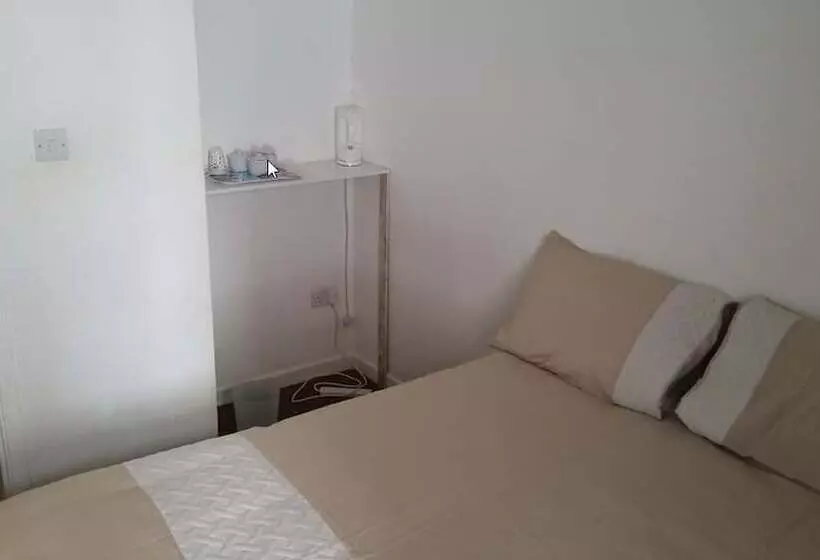 پانسیون 140 Midland Road