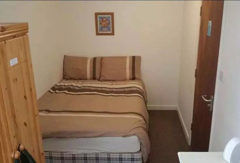 پانسیون 140 Midland Road