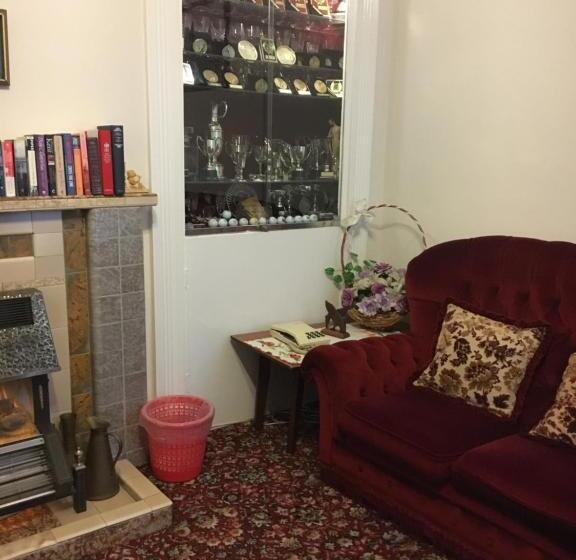 פנסיון Avoca Villa Guest House