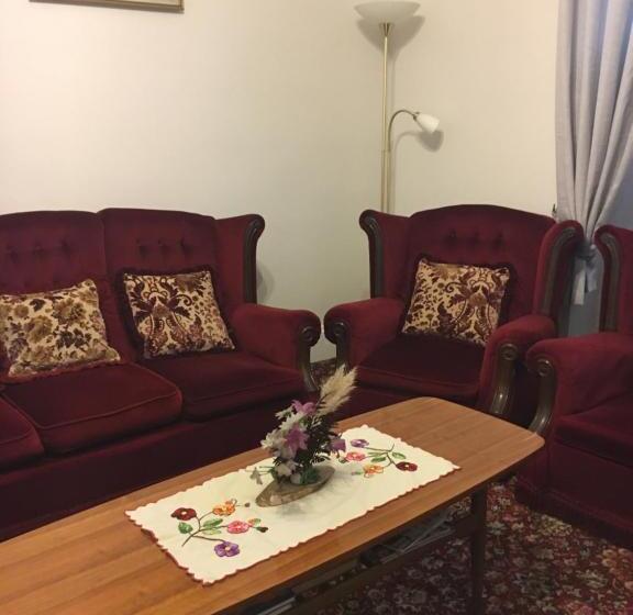 פנסיון Avoca Villa Guest House