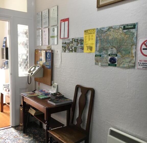 פנסיון Avoca Villa Guest House