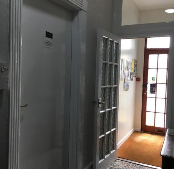 פנסיון Avoca Villa Guest House