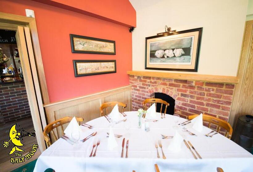 호스텔 The Half Moon