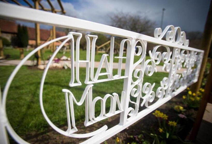 호스텔 The Half Moon