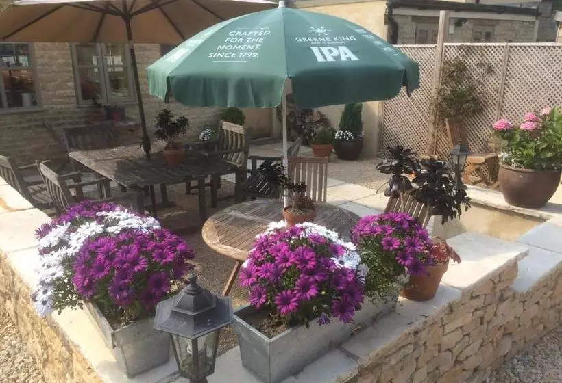 Retkeilymaja The Salford Inn