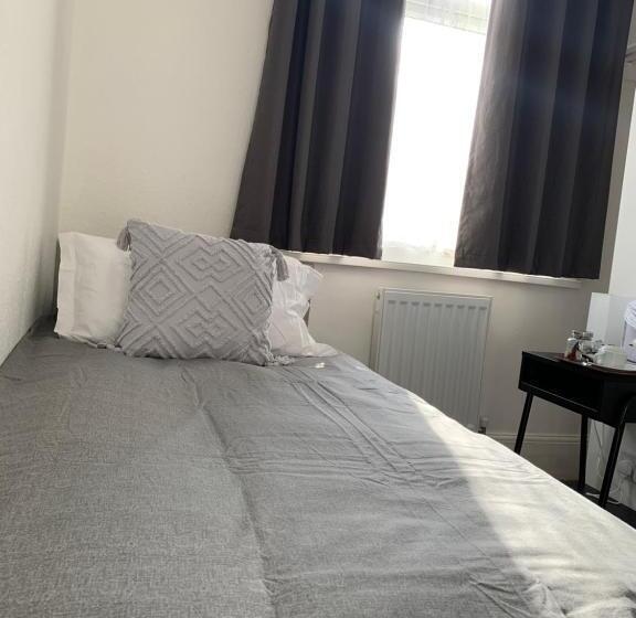 פנסיון St Anne S Road Guest House