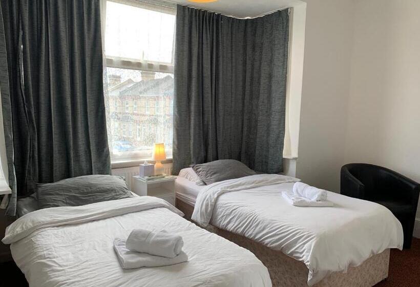 פנסיון St Anne S Road Guest House