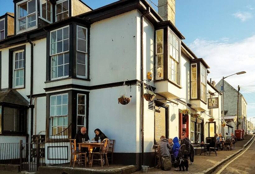 Общежитие Jacobs Ladder Inn