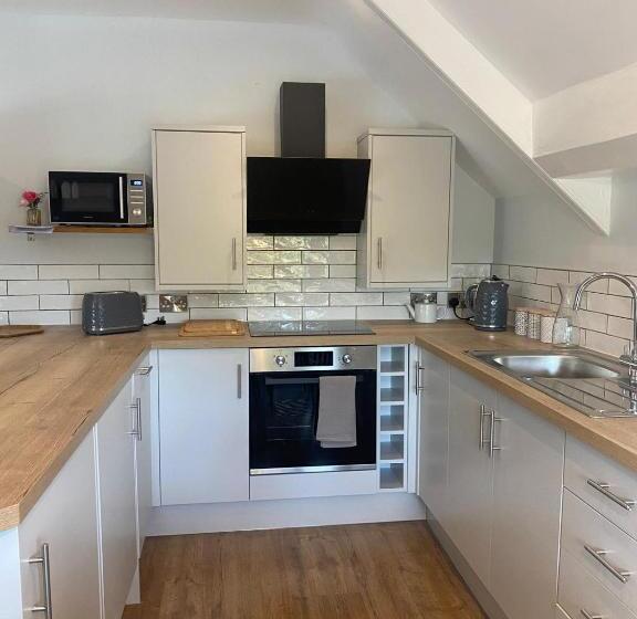 Общежитие The White Hart Apartment Valley View