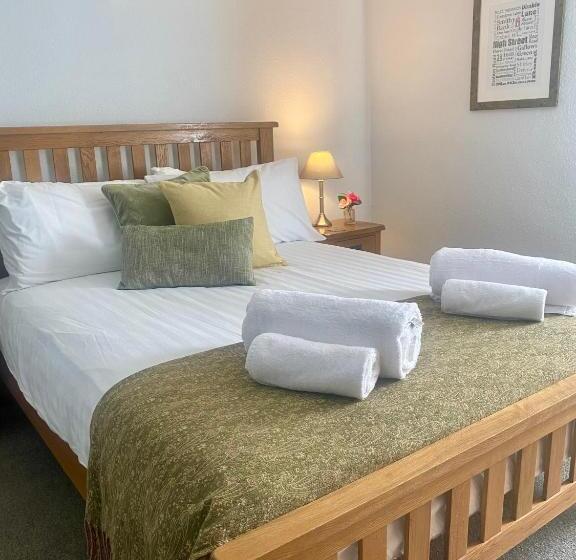 Общежитие The White Hart Apartment Valley View