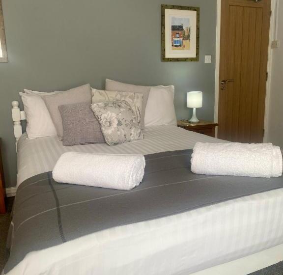 Общежитие The White Hart Apartment Valley View