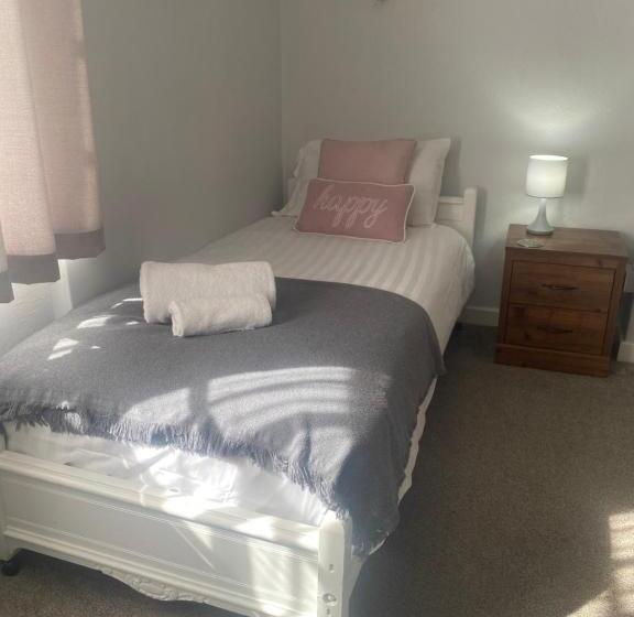 Общежитие The White Hart Apartment Valley View