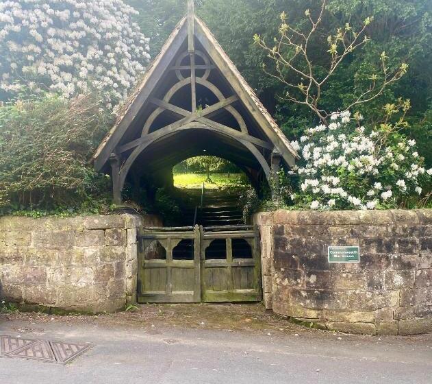 Общежитие The White Hart Apartment Valley View