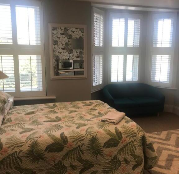 ベッドアンドブレックファースト Acacia Villas Guest House