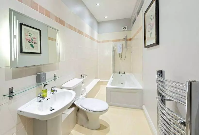 Hotelli Oakerthorpe Holiday Village