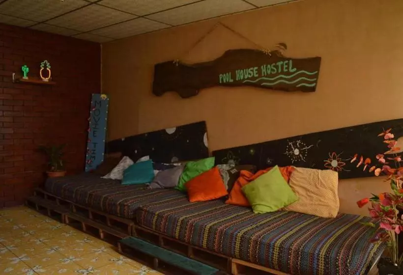هتل Pool House Hostel