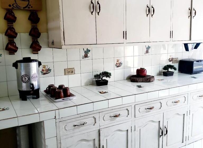 هتل Pool House Hostel