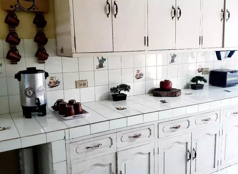 هتل Pool House Hostel