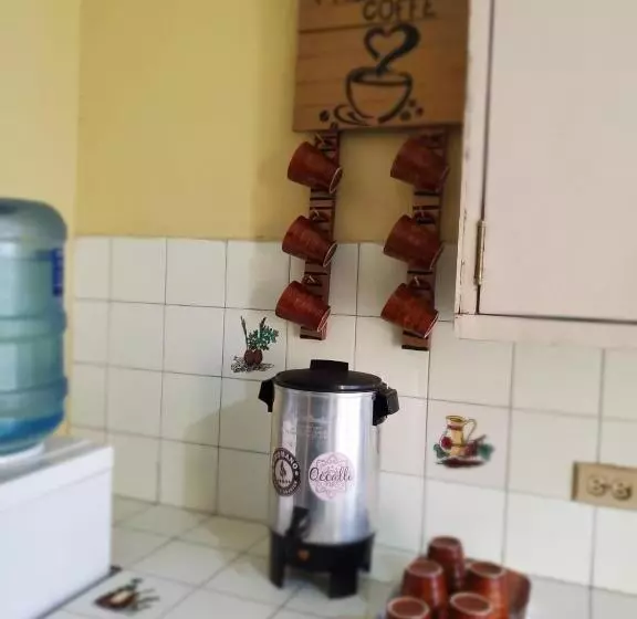 هتل Pool House Hostel