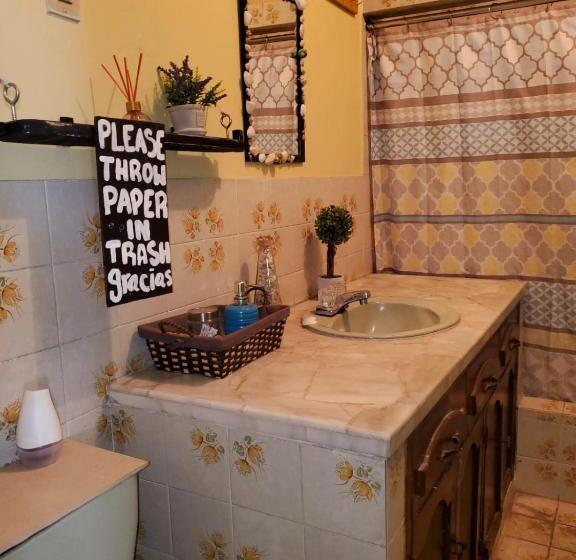 هتل Pool House Hostel