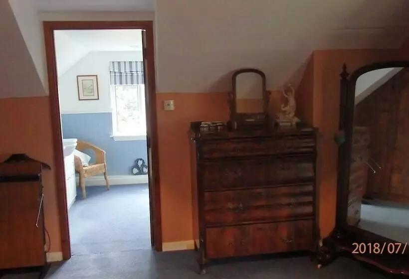 Old Keepers Cottage B&b