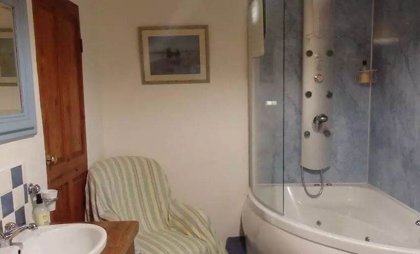 Old Keepers Cottage B&b