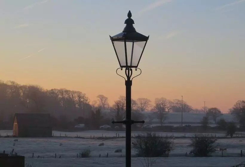 Majatalo Arden House