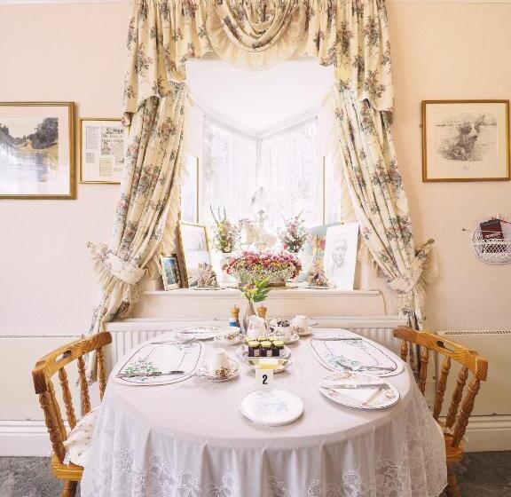 بنسيون Braemar Guest House