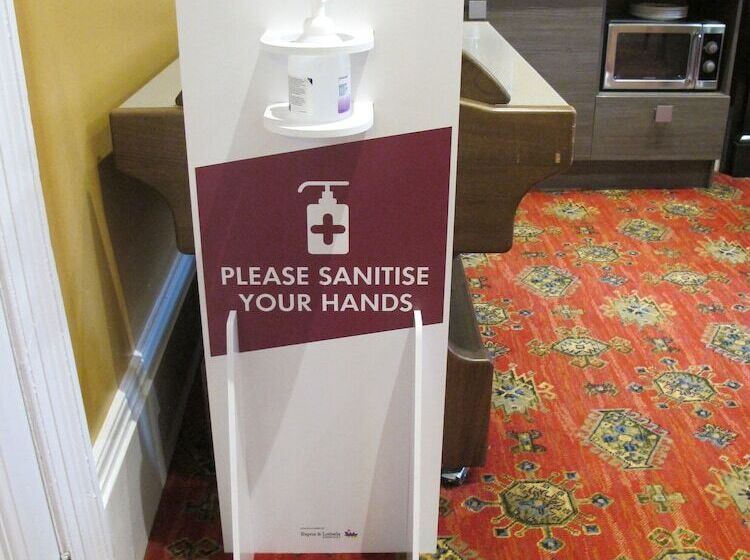 펜션 Charades Guest House