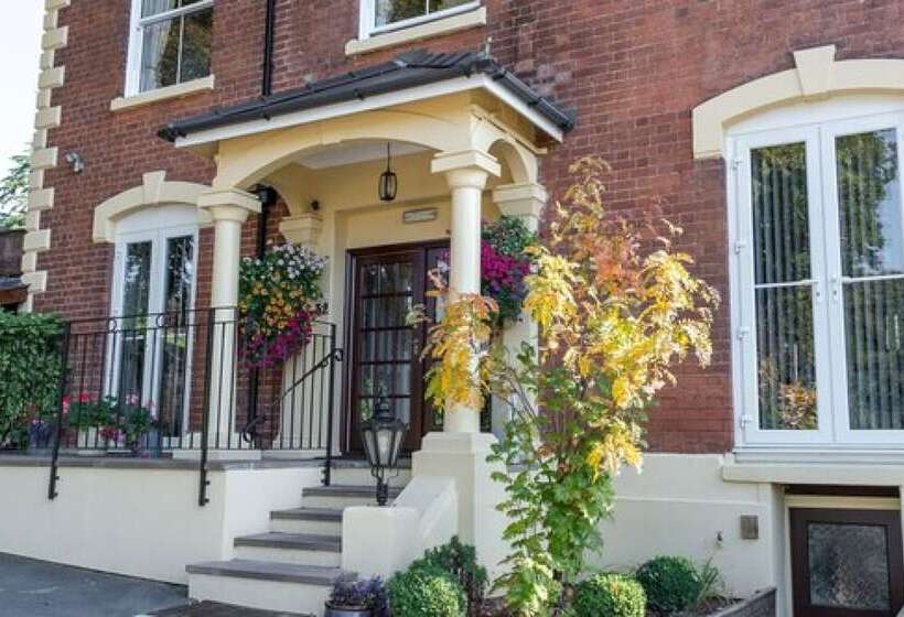 펜션 Charades Guest House