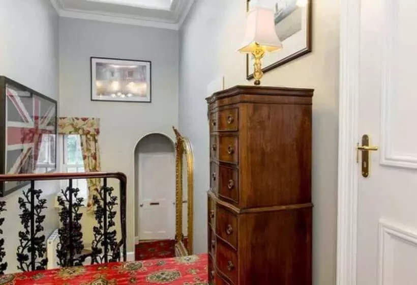 Majatalo Charades Guest House