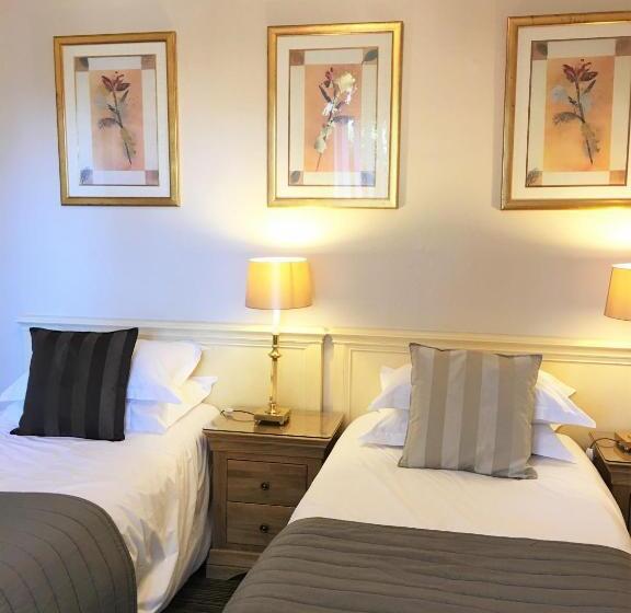 펜션 Charades Guest House