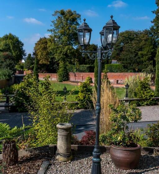 펜션 Charades Guest House