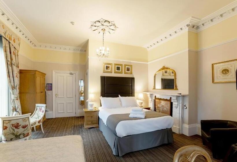 펜션 Charades Guest House