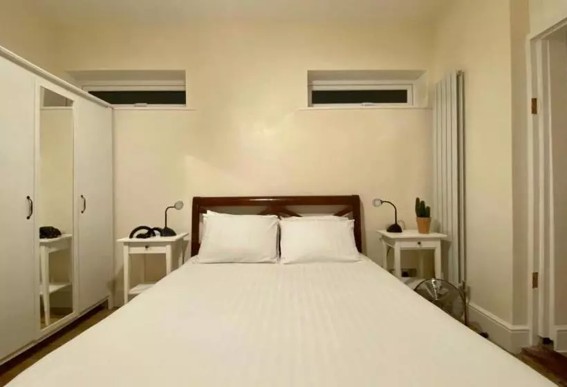 Majatalo Parkstone Guest House