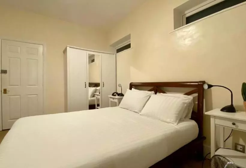 Majatalo Parkstone Guest House