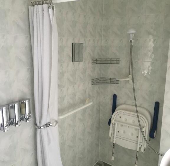 بنسيون Smithy Lodge Guest House