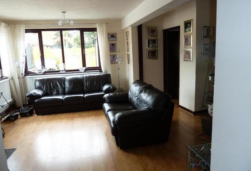 بنسيون Smithy Lodge Guest House