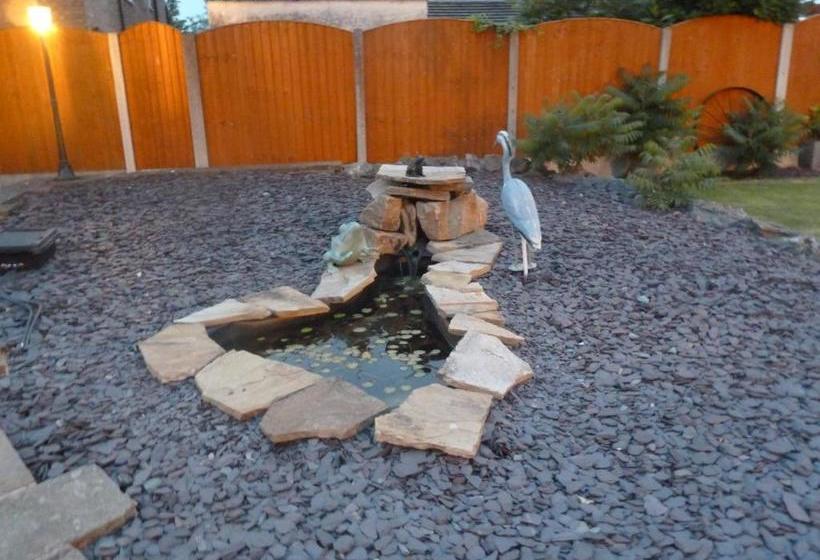 بنسيون Smithy Lodge Guest House