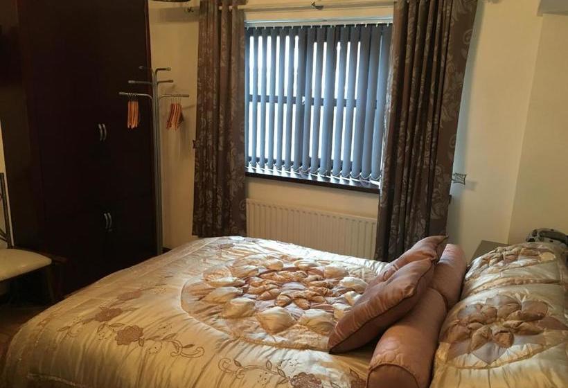 بنسيون Smithy Lodge Guest House