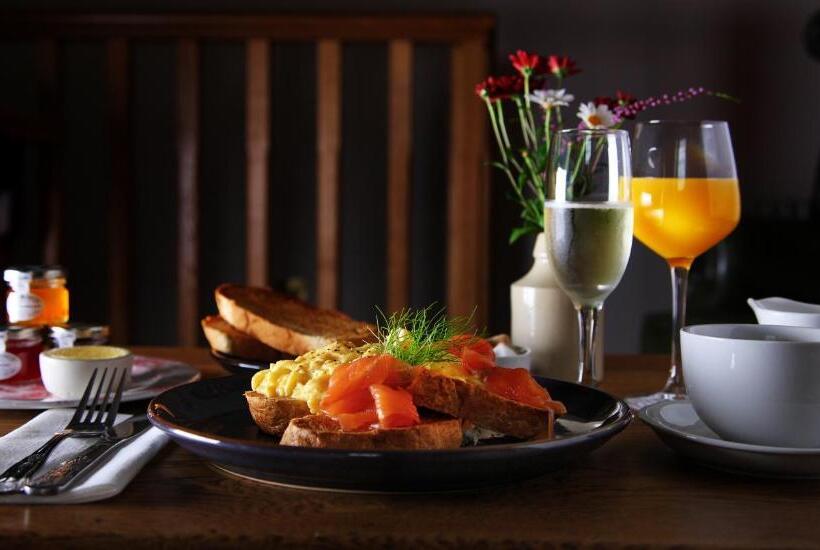 فندق صغير The Plough Inn