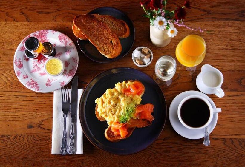 فندق صغير The Plough Inn