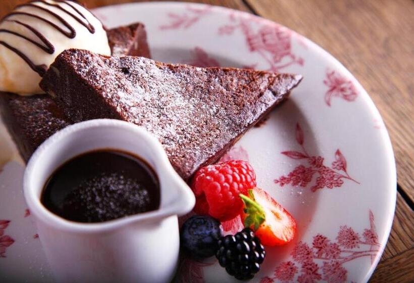 فندق صغير The Plough Inn