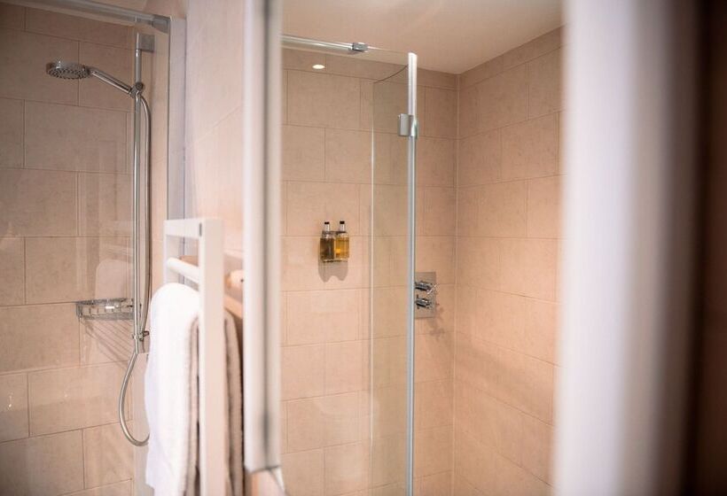 هاستل The Wellington Heifer