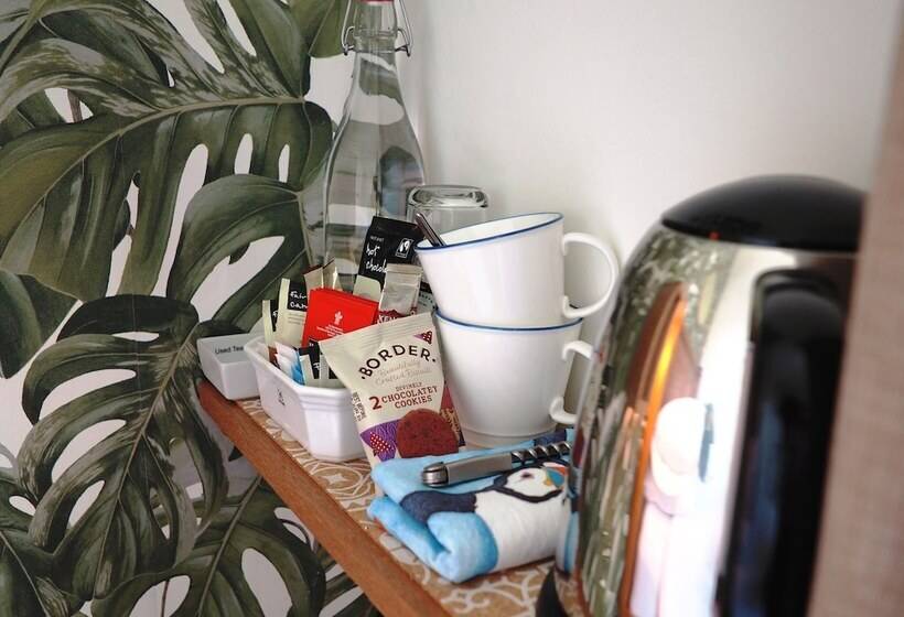 Bed and Breakfast Cowrie Guest House