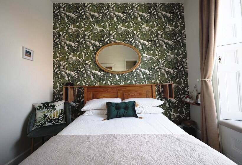 Bed and Breakfast Cowrie Guest House